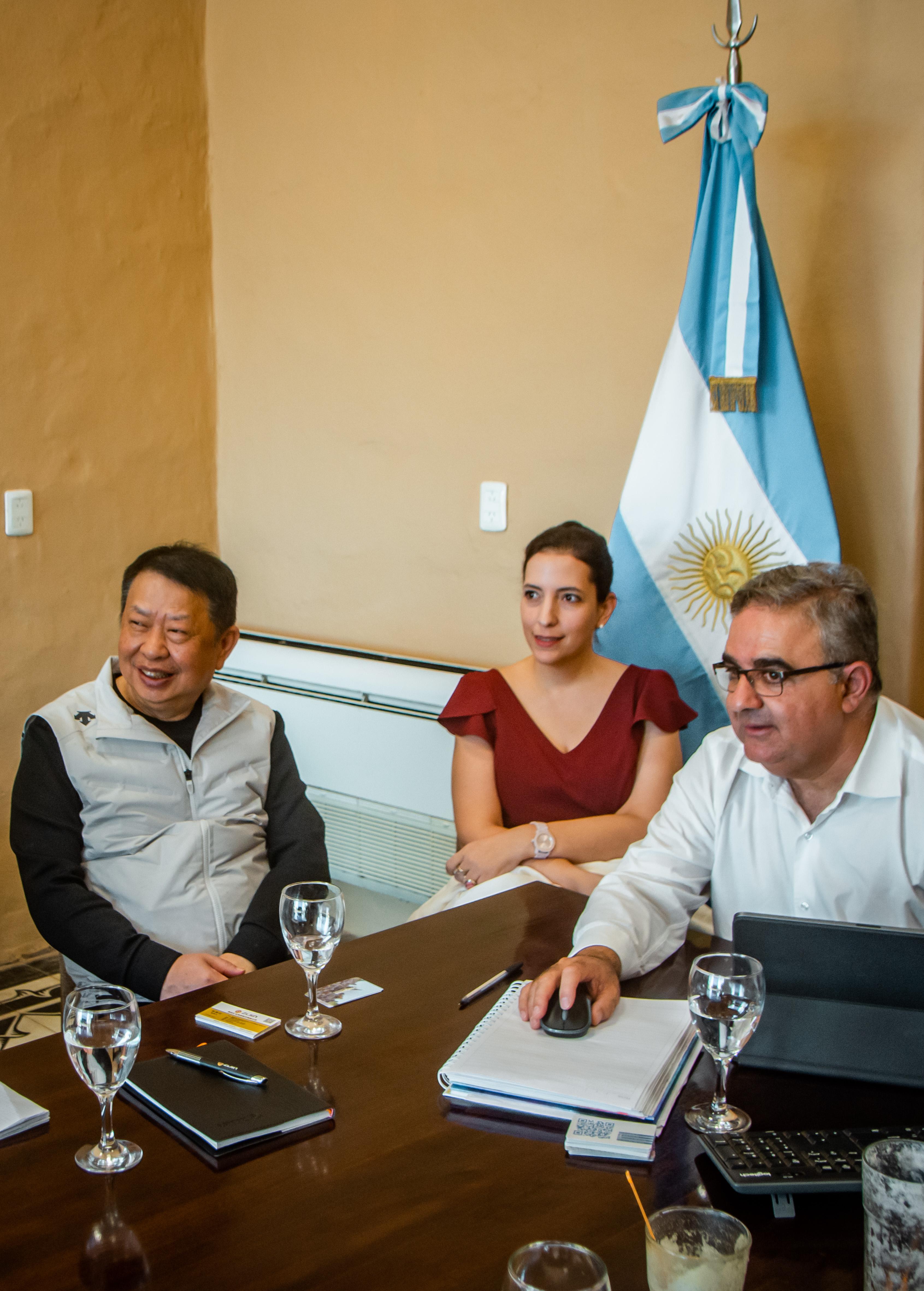 El gobernador recibió al presidente de la empresa Zijin Mining