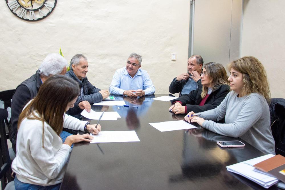 Paritarias Gobierno y gremios acordaron un aumento del 18%, bonificaciones y actualización por IPC