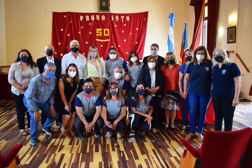 Educación entregó títulos a egresados de promoción 202017