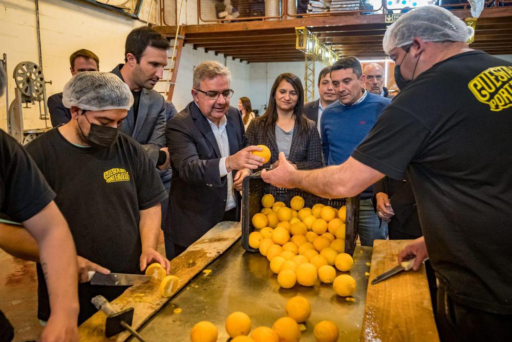 Tradicional fábrica dulcera crece en el mercado nacional e internacional