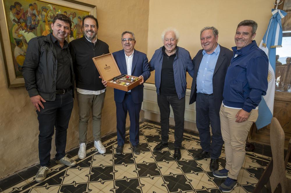 Raúl recibió a autoridades de Copa Argentina (2)