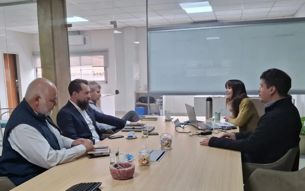CAMYEN se reunió con representantes de la empresa Bai Tau Minerals (2)