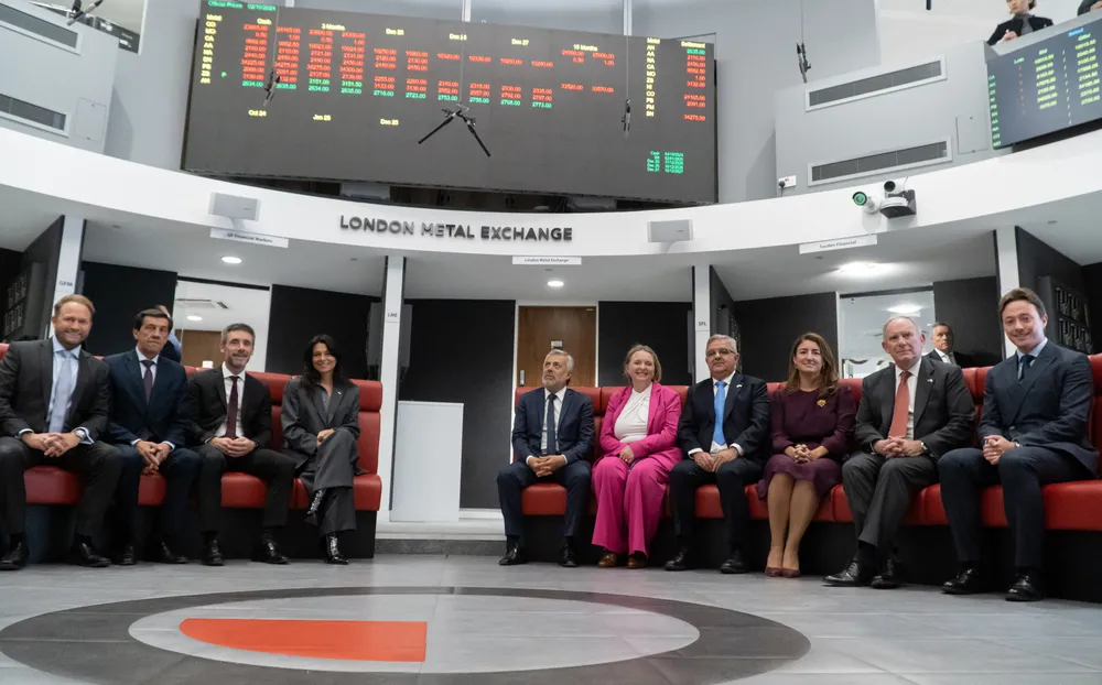 Los gobernadores recorrieron la Bolsa de Metales de Londres y se reunieron con autoridades de Río Tinto (1)
