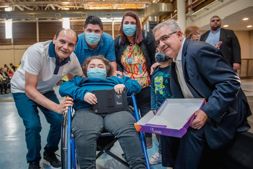 El Gobernador entregó tablets 2