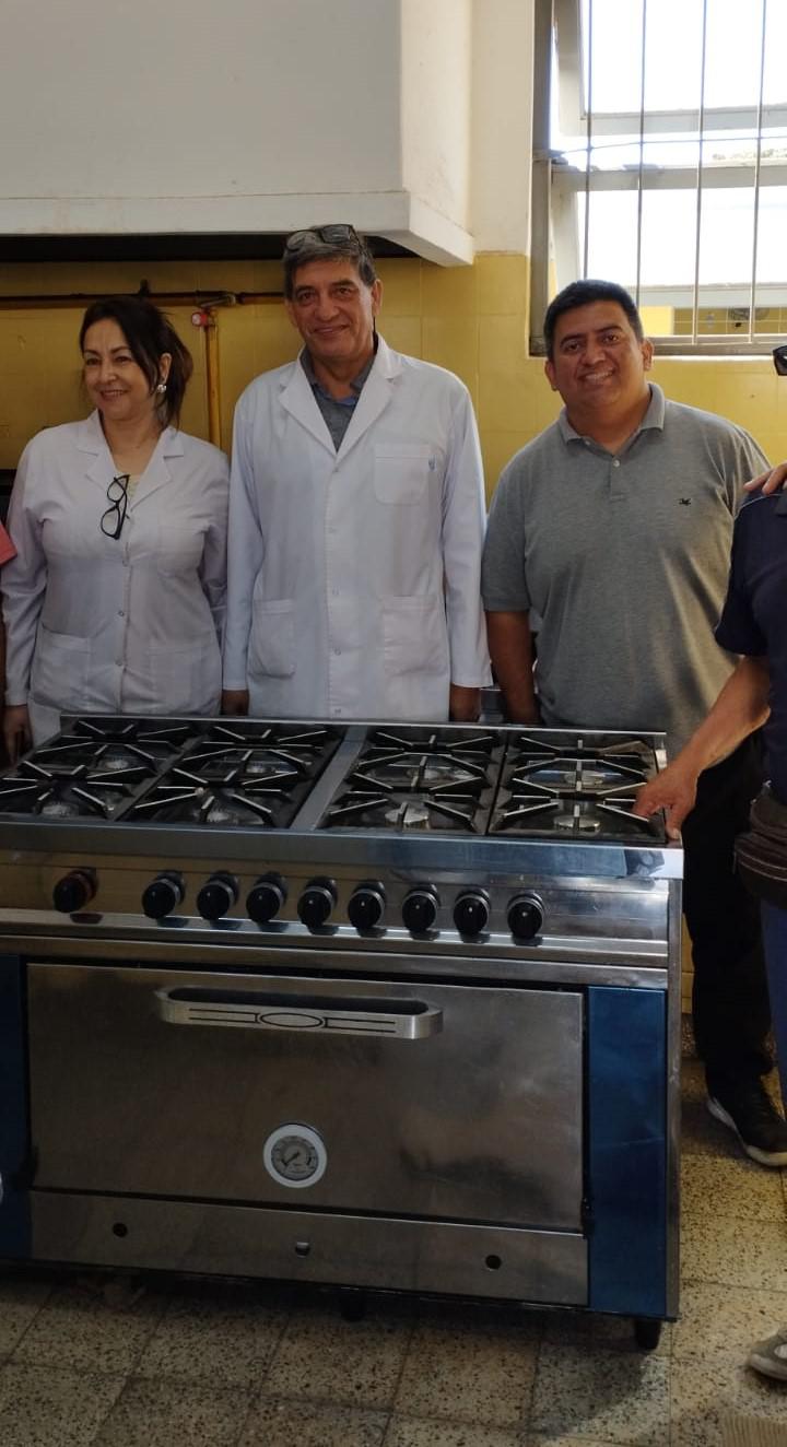 El Ministerio de Educación sigue dotando de cocinas a las escuelas del interior provincial2