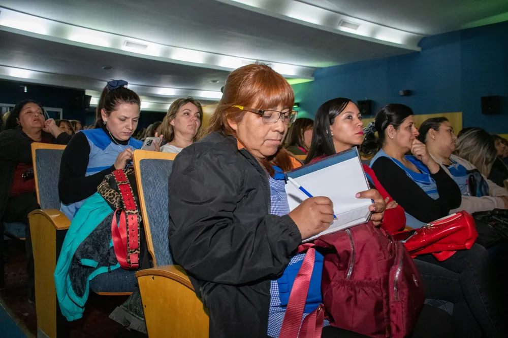 Más de 1.000 docentes de educación inicial se actualizaron en didáctica del nivel 2