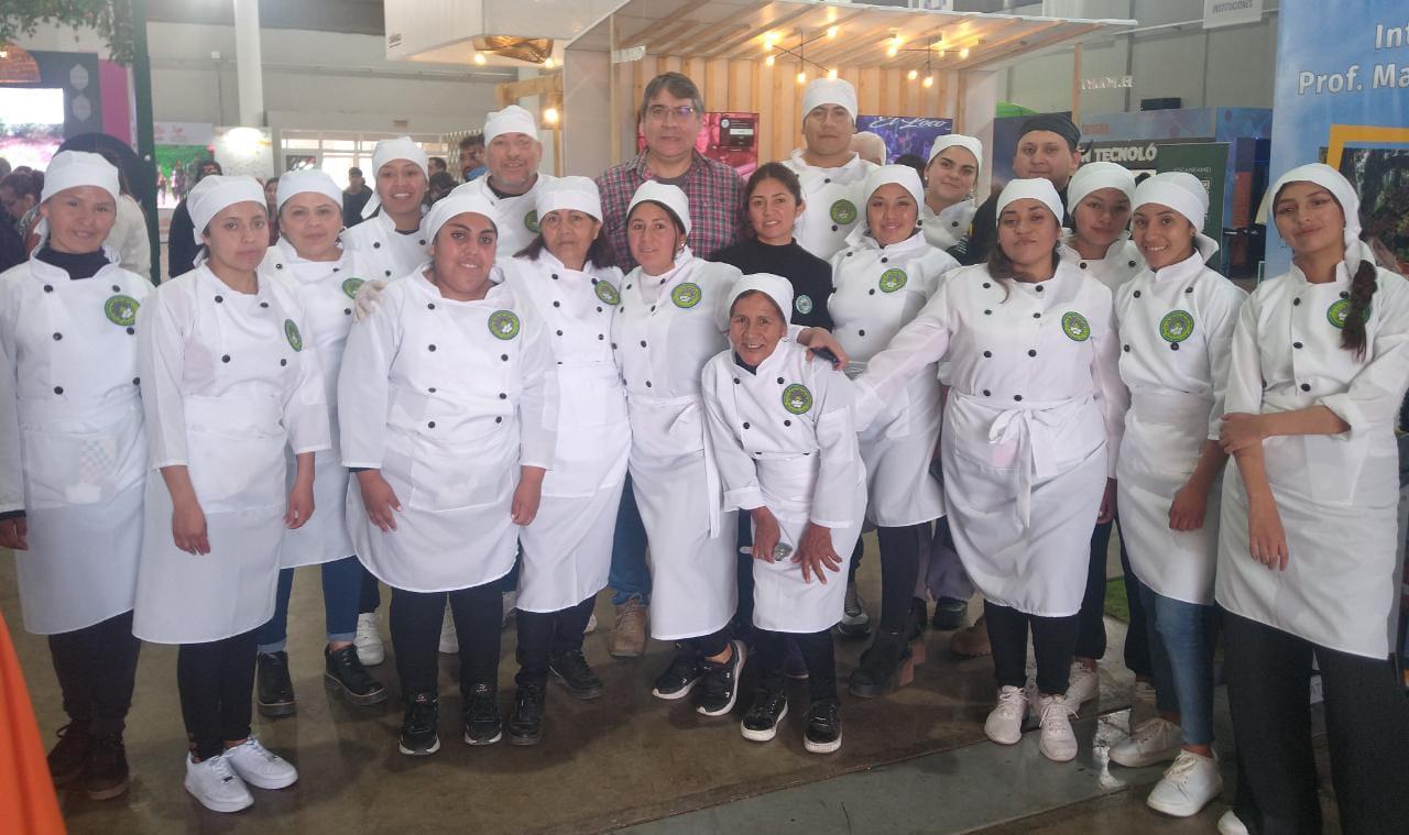 Destacada clínica gastronómica del Centro de Formación Profesional de Santa María en la Fiesta del Poncho