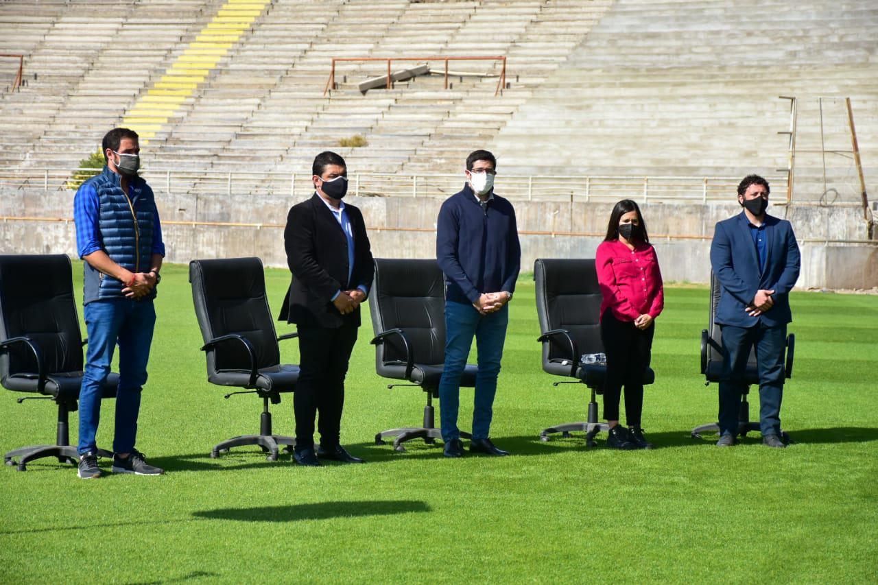 Entrega de certificados para los alumnos de la carrera de Director Técnico (1)