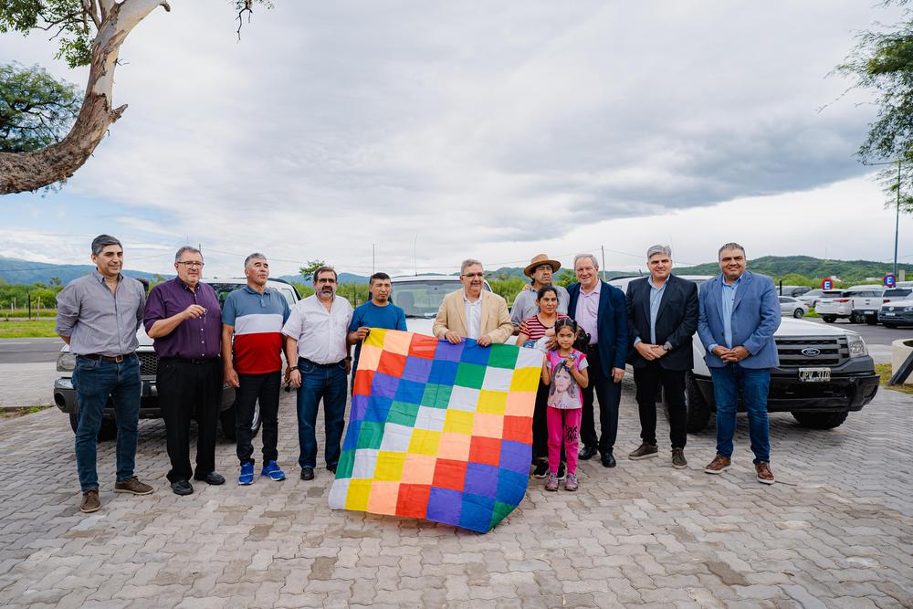 YMAD donó camionetas a las comunidades de Belén y Antofagasta de la Sierra (1)