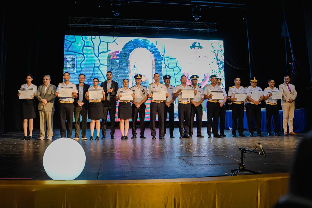 Egresó la nueva promoción de oficiales ayudantesy subadjutores de la Policía (2)