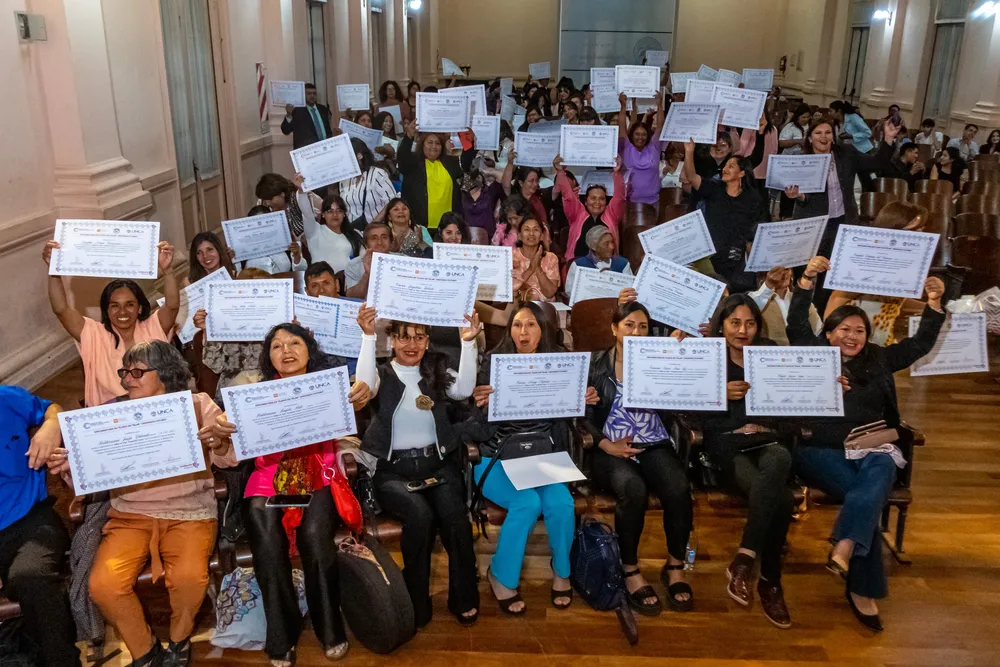 126artesanas y artesanos se diplomaron en Tejido en Telar