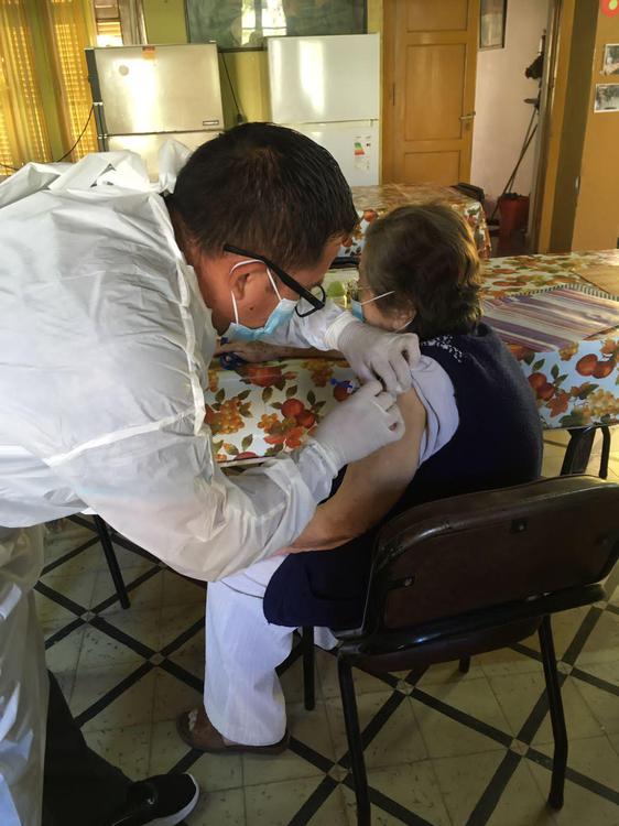 Inicia la aplicación de dosis de refuerzo en residencias de adultos mayores