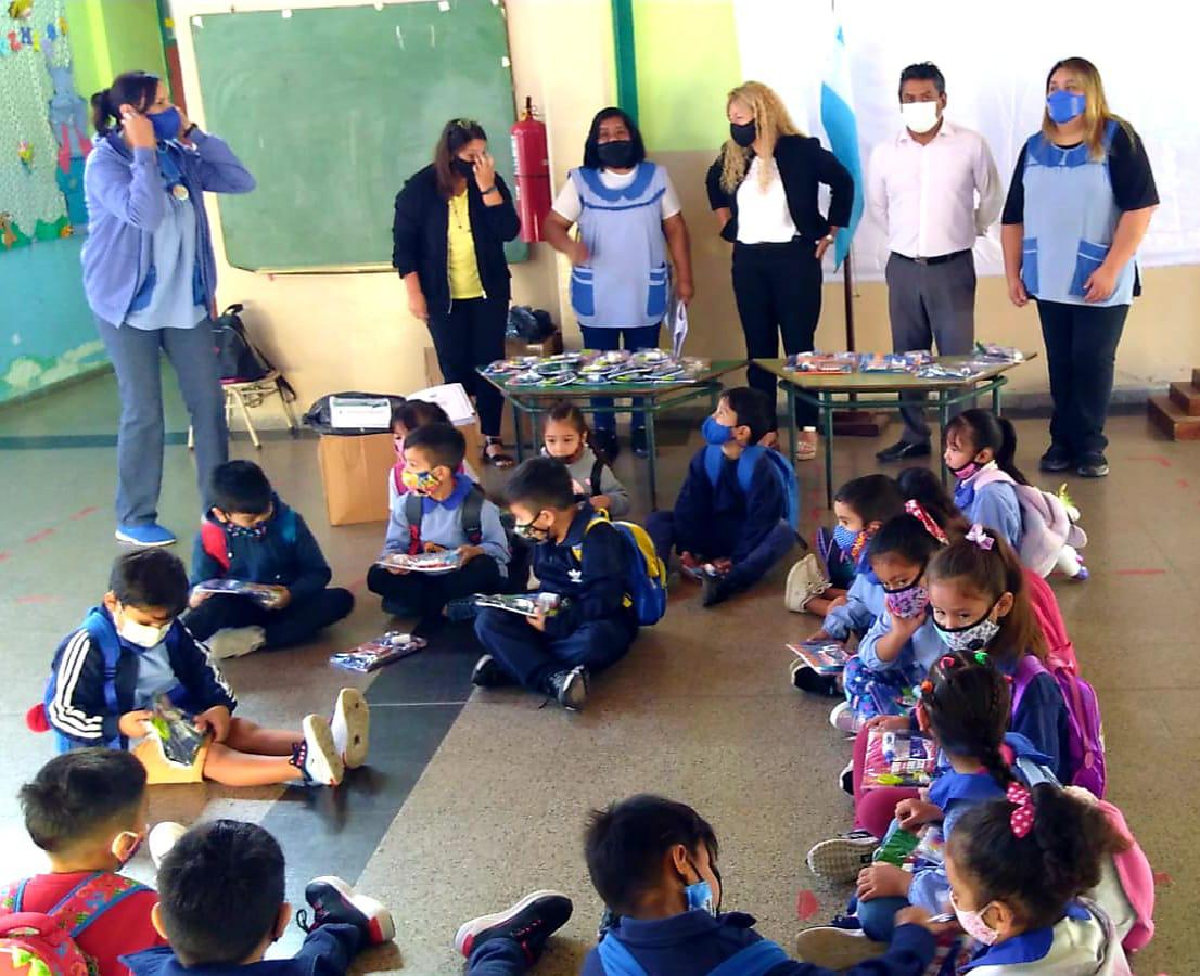 Educacio_n inicio_ la entrega de kits escolares para los jardines de infantes3