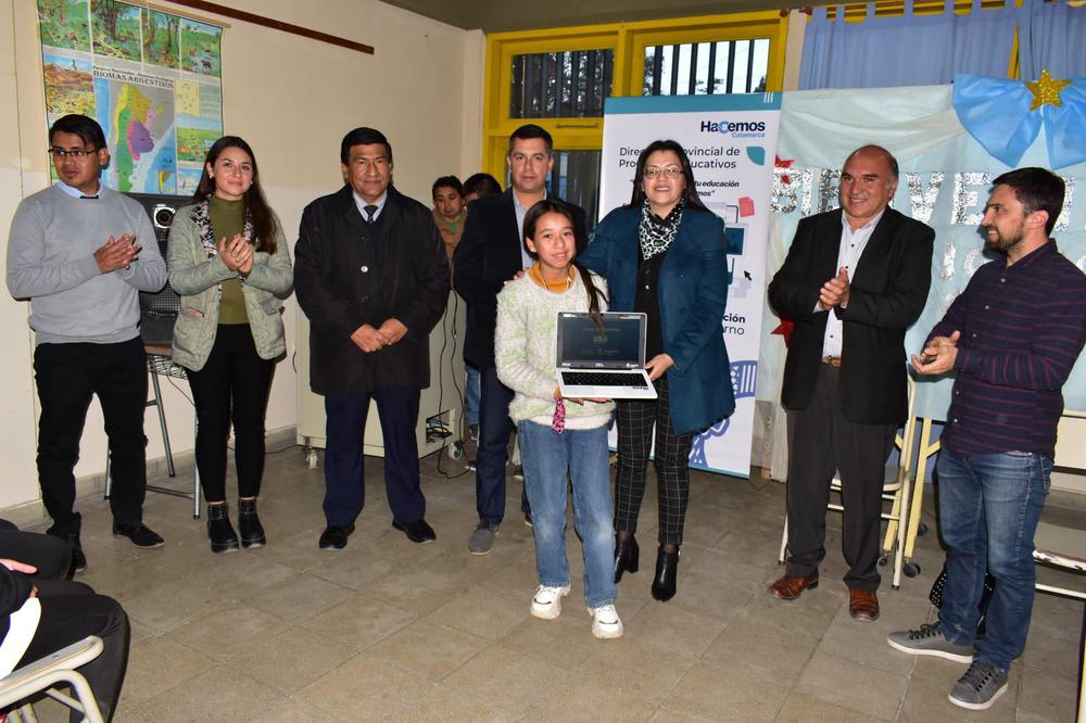 Educación entregó netbooks educativas a estudiantes de Santa María 1
