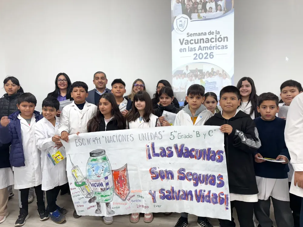 Vacunadoras y vacunadores fueron reconocidos en su día 1