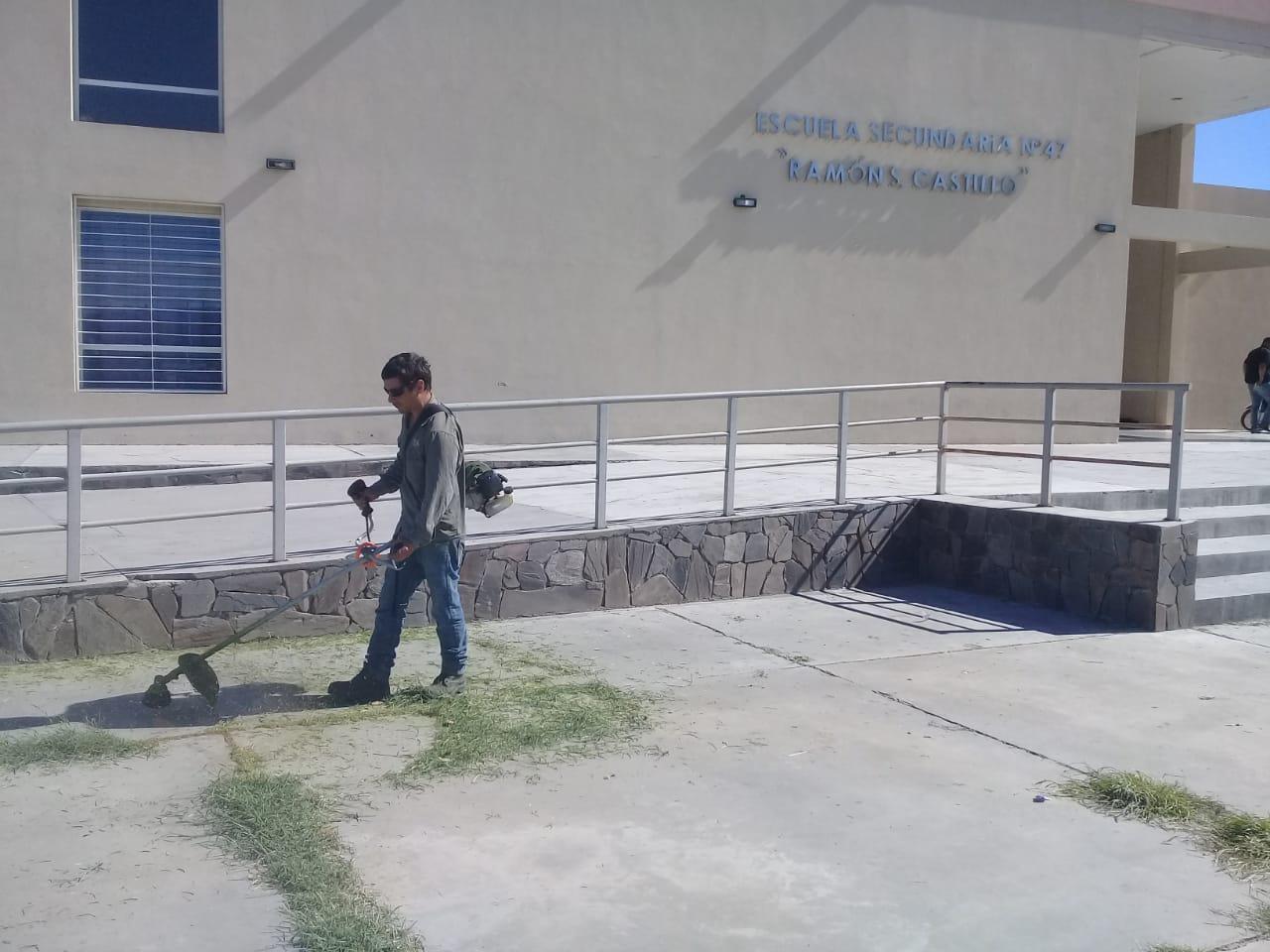 Continúan los trabajos de limpieza y refacción en escuelas1