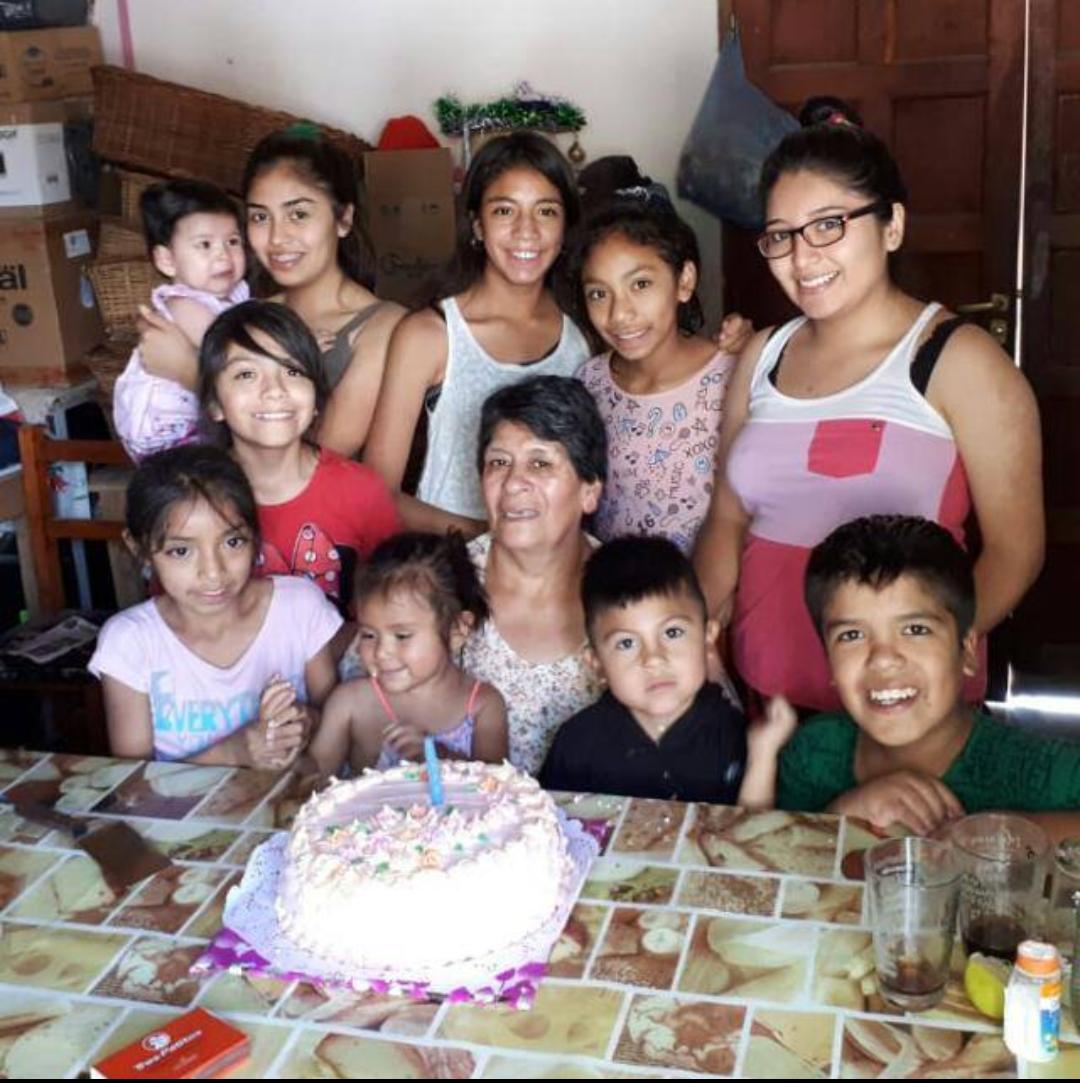 doña Angélica y sus nietos