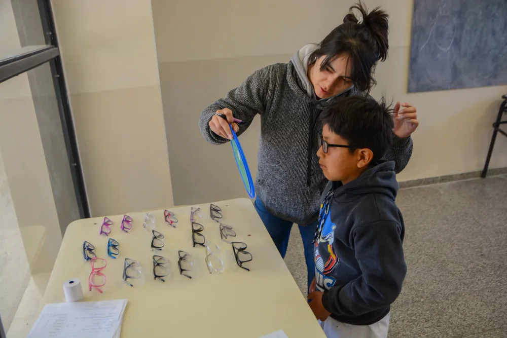 El programa “Ver para ser libres” benefició a más de 1_700 niños en el Oeste provincial (1)