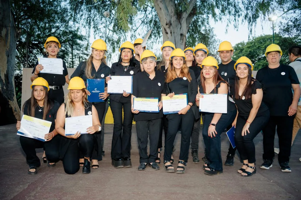 El Programa Constructoras cerró el año con 125 egresadas en oficios (4)