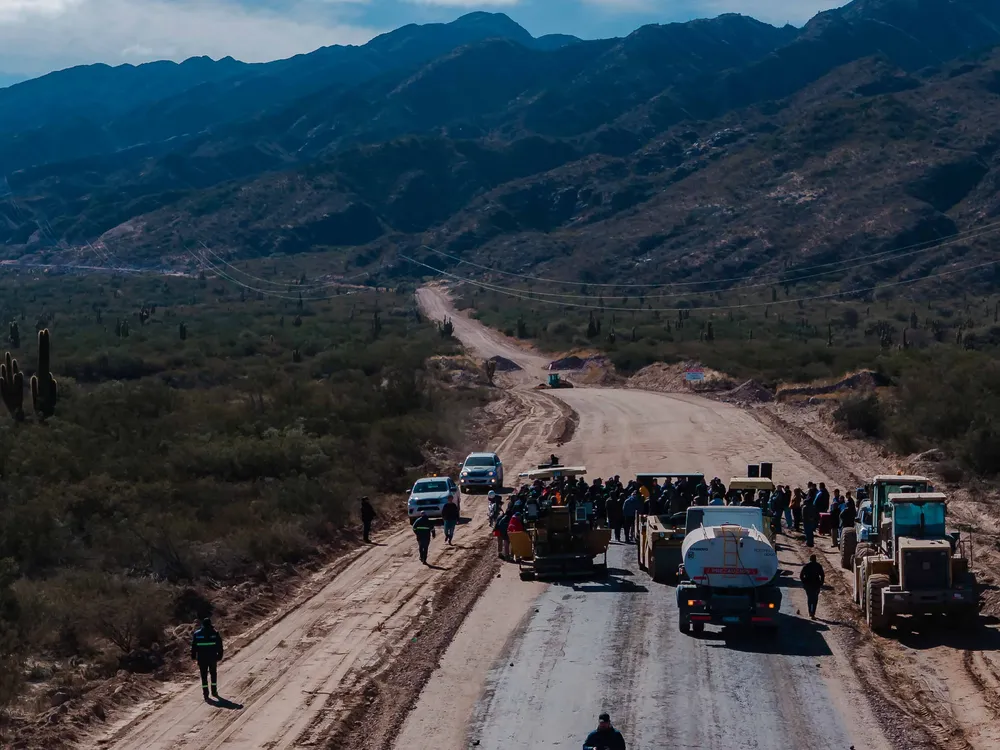 Histórico inicia la pavimentación de la Cuesta de Zapata (2)