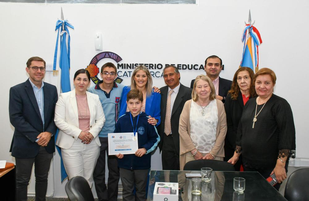 La ministra de Educacio_n recibio_ a los estudiantes ganadores de las Olimpiadas de Matema_tica y de Ciencias1