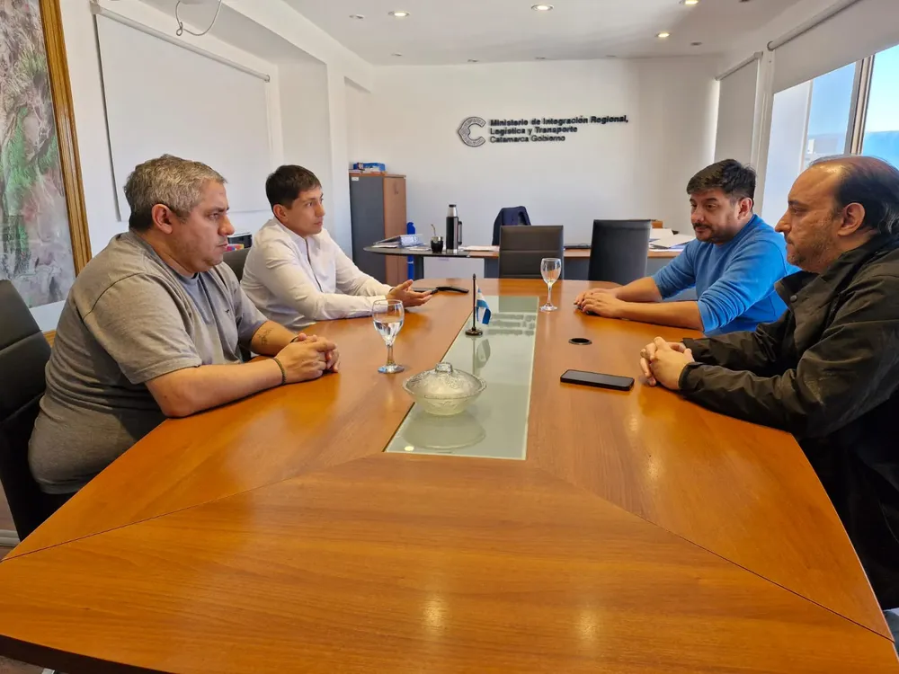 Transporte y UTA trabajan en la preservación de los puestos de trabajo en el sector (2)