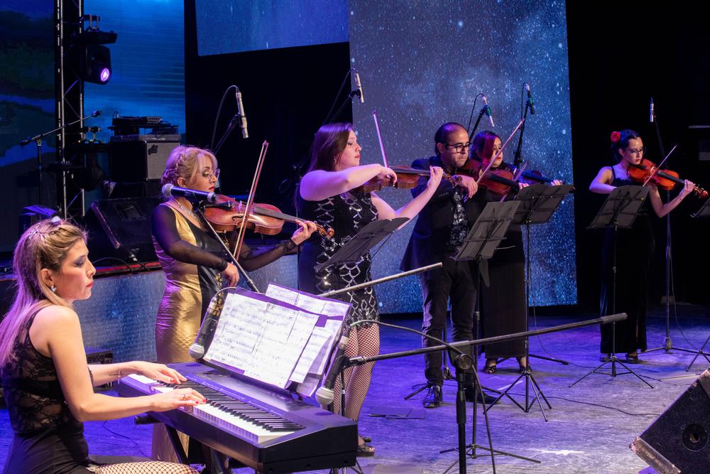 Con la clásica tonada catucha de sus artistas continúa con éxito el Poncho Virtual (2)