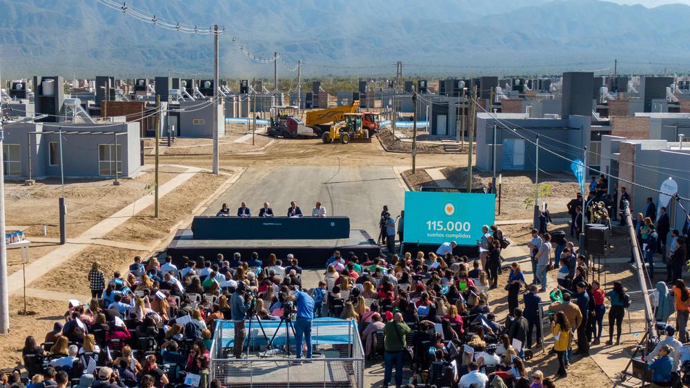 Más sueños cumplidos Raúl y Alberto entregaron 91 viviendas en Valle Chico