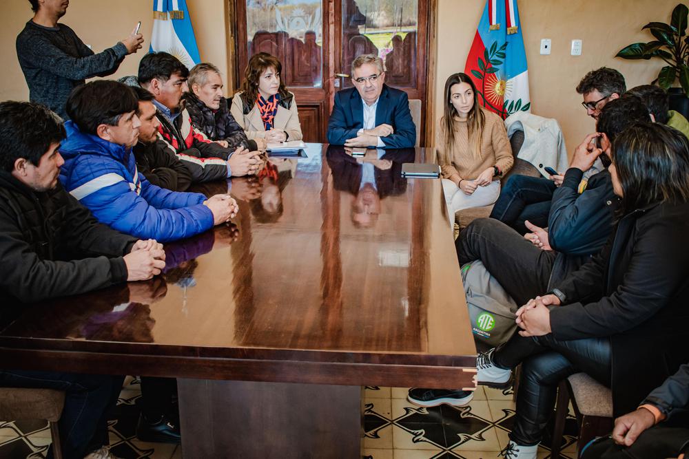 Gobierno y gremios analizan un plan de trabajo para mejoras salariales a trabajadores municipales