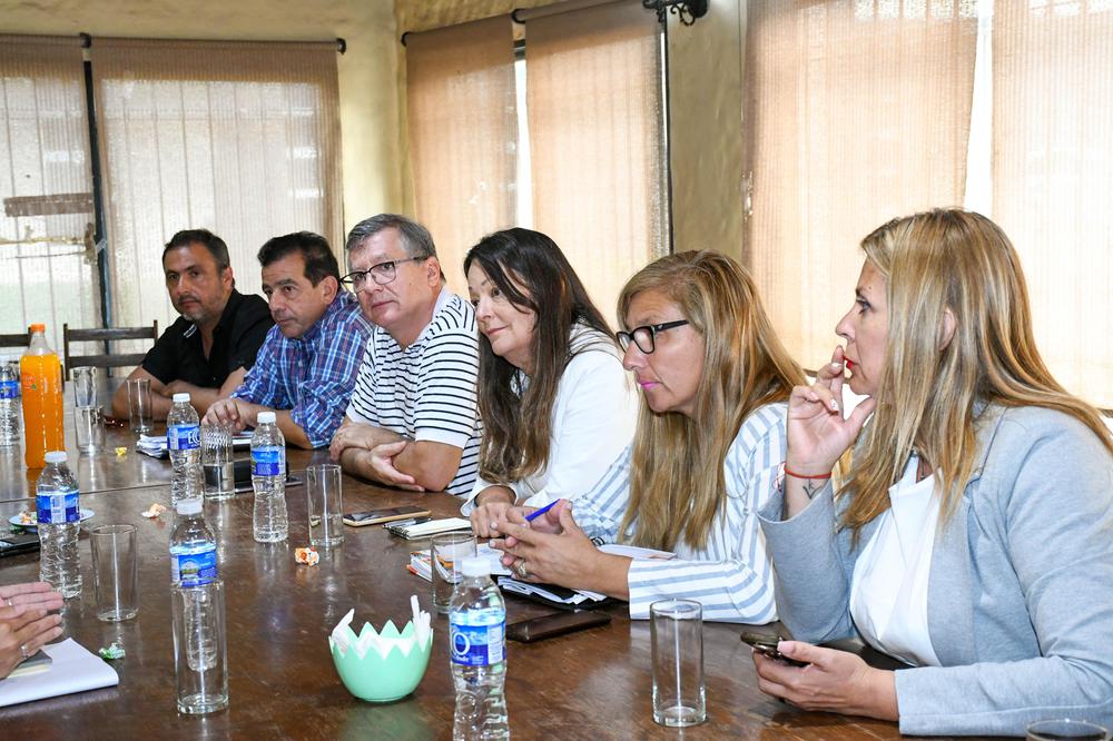 La ministra de Educación se reunió con los diputados del oficialismo2