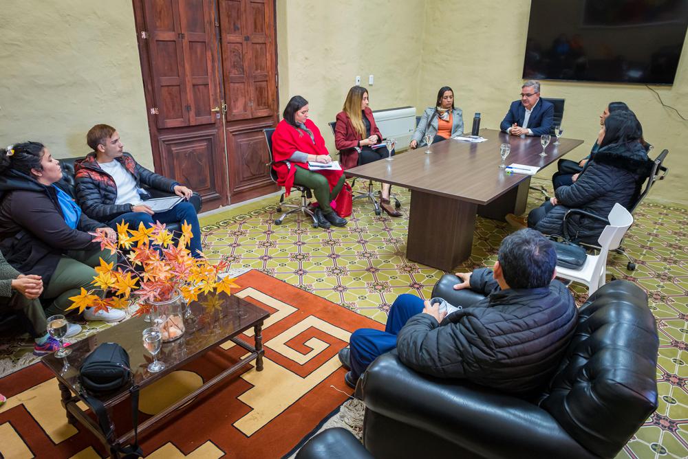 El Gobernador se reunió con padres de niños y niñas con TDAH para abordar cobertura y asistencia