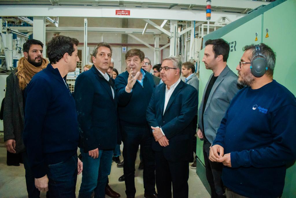Raúl y el ministro Sergio Massa recorrieron fábrica textil y se reunieron con empresarios del sector