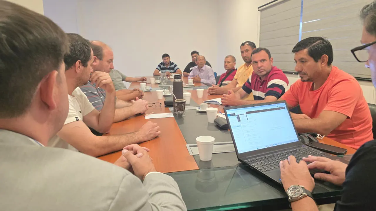 Reunión con distintos actores de la producción tabacalera (2)