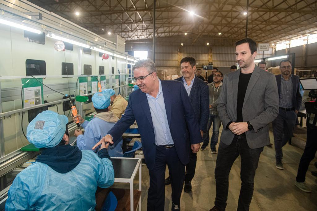 Raúl visitó la planta de Novatech