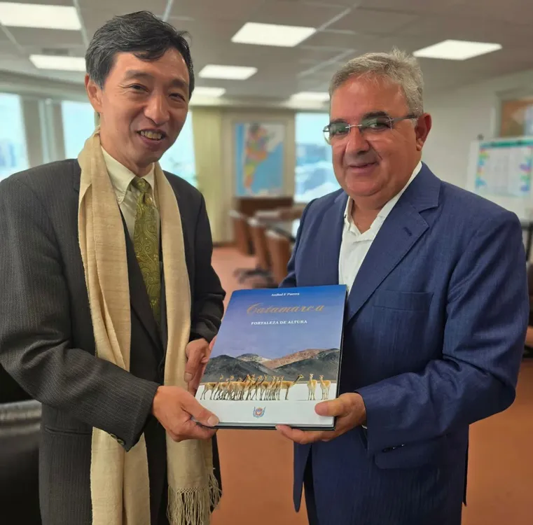 El Gobernador se reunió con el Embajador de Japón (2)