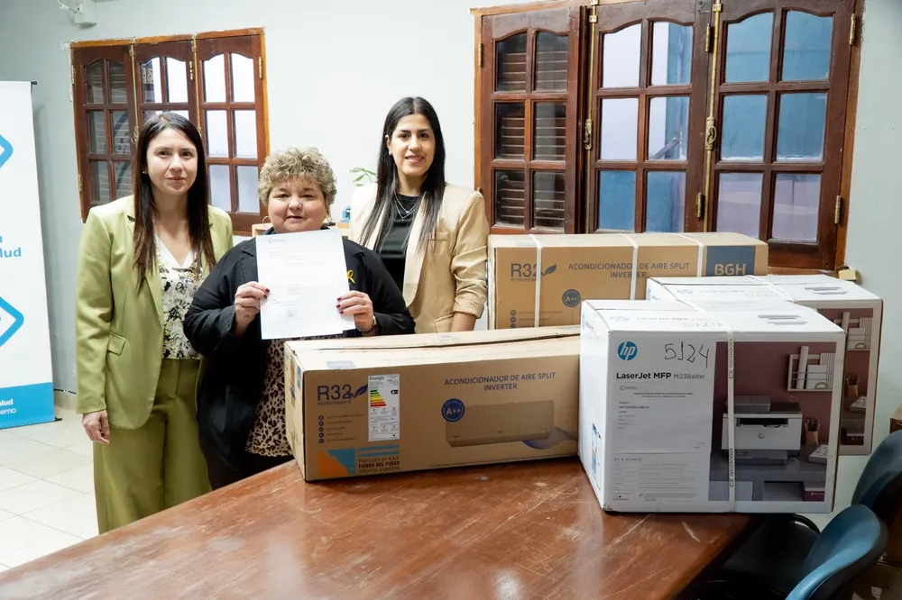 Entrega de bienes para el Área Programática N°7