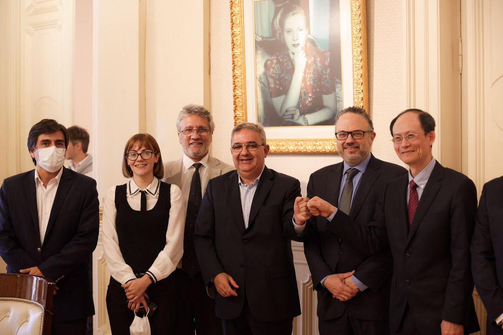Autoridades nacionales recibieron a la minera Zijin (1)