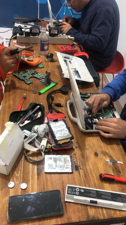 Educación brindó servicio técnico a más 120 netbooks de alumnos y docentes de Londres3